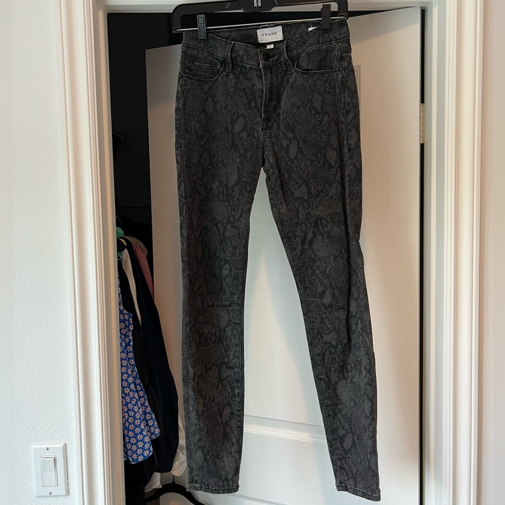 Frame Le Skinny De Jeanne | Grey Snakeskin Print | Size 27